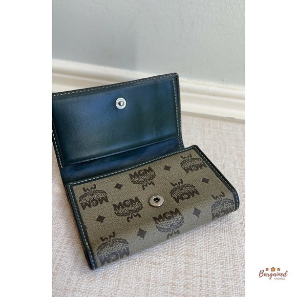 Authentic MCM Monogram 6 Key Holder Wallet - Picture 7 of 12